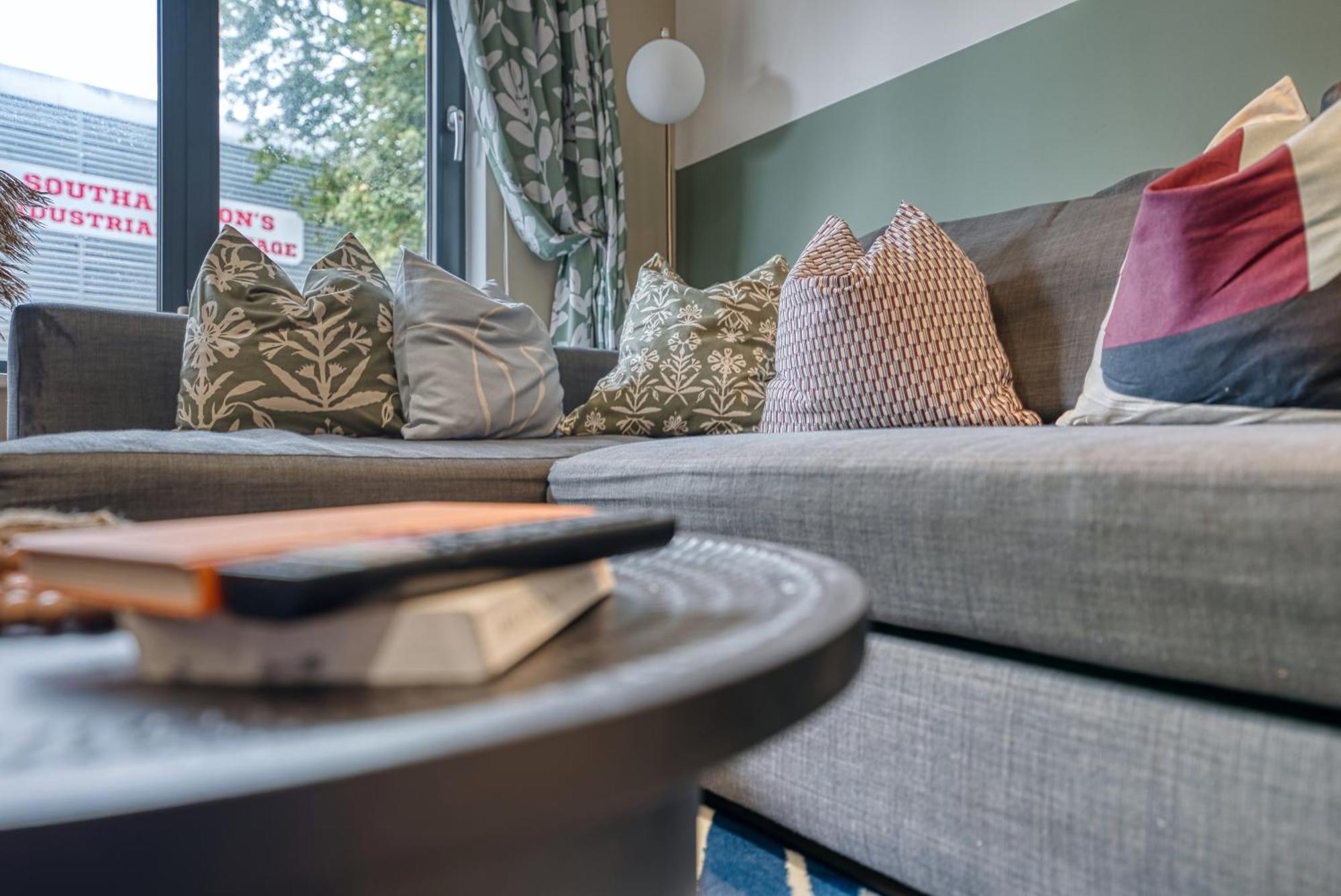 1 Bedroom Ocean Village Luxurious, Stylish & Cosy Apartment, Central Location In Southampton, Sleeps 4 - Summer Special Offer! - By Blue Puffin Stays Esterno foto